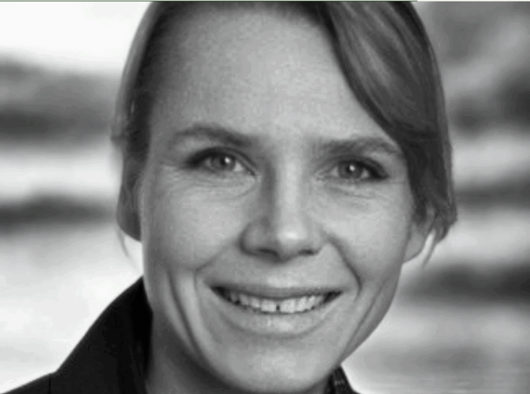 Porträtfoto von Jessica [Nachname], Trainerin für Achtsamkeit und Positive Neuroplastizität bei MindfulandMore.